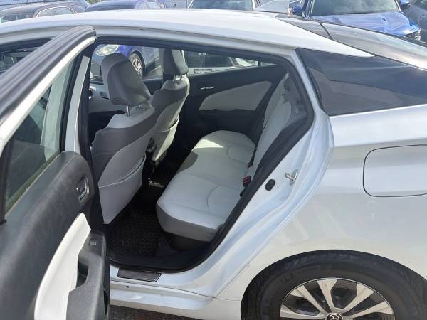 2022 Toyota Prius Prime LE Hybrid - Image 13