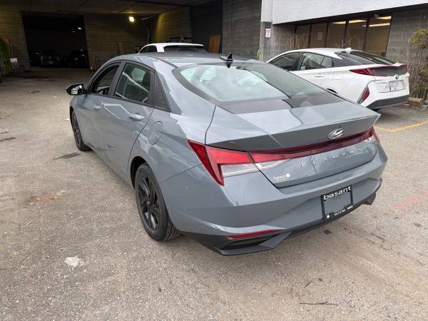 2021 Hyundai Elantra SEL - Image 4