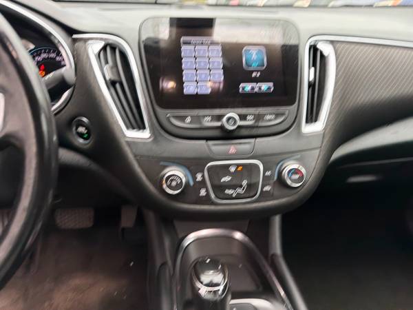 2018 Chevrolet Malibu LT - Image 10