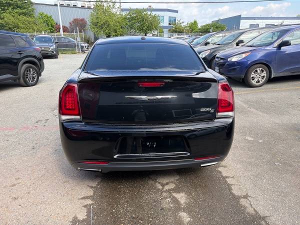2016 Chrysler 300S - Image 6