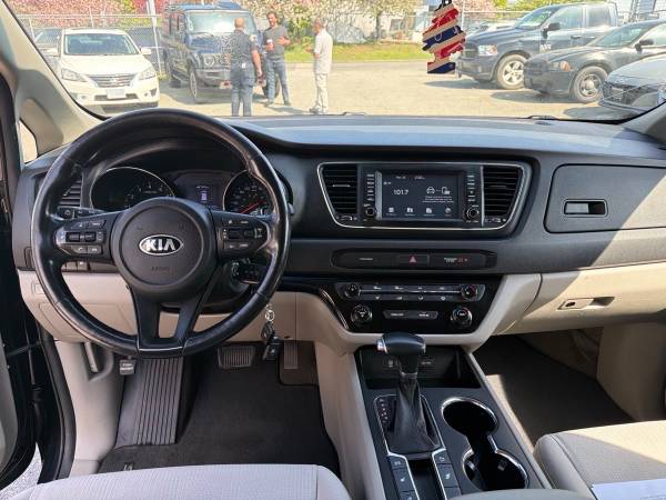 2019 Kia Sedona LX - Image 9