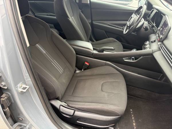 2021 Hyundai Elantra SEL - Image 17