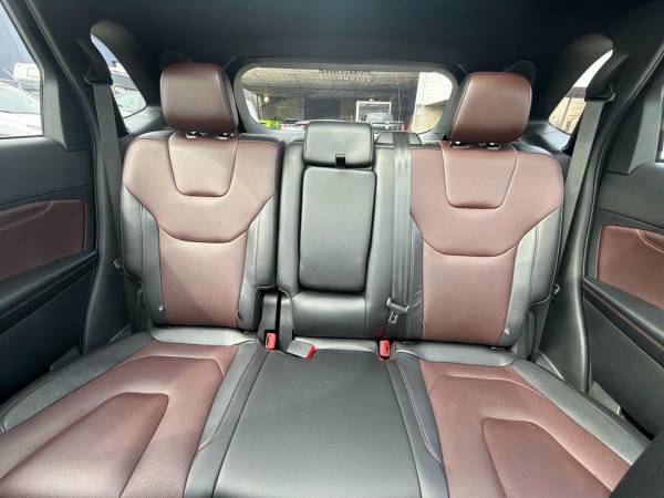 2022 Ford Edge Titanium AWD - Image 13
