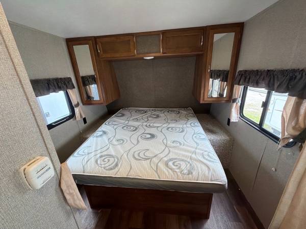 2018 Keystone Springdale 211 SRT - Image 11