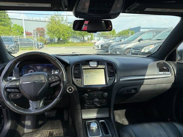 2016 Chrysler 300S - Image 10