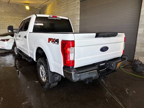 2017 Ford F250 XLT 4WD - Image 4