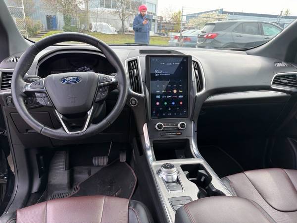 2022 Ford Edge Titanium AWD - Image 10