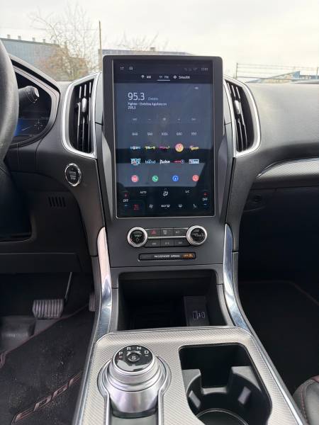 2022 Ford Edge Titanium AWD - Image 12