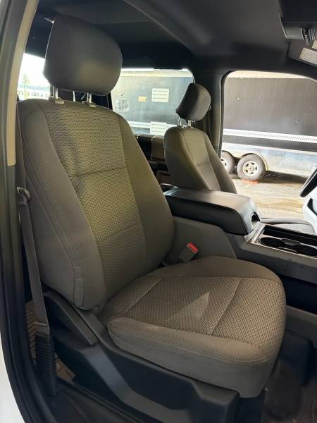 2017 Ford F250 XLT 4WD - Image 12