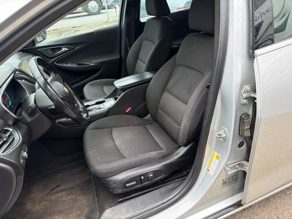 2018 Chevrolet Malibu LT - Image 15