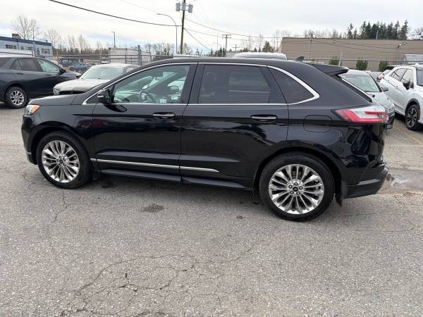 2022 Ford Edge Titanium AWD - Image 3