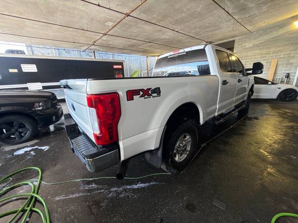 2017 Ford F250 XLT 4WD - Image 6