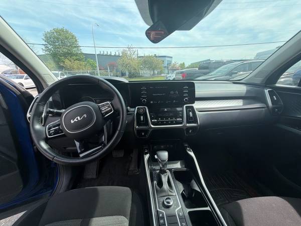 2023 Kia Sorento LX AWD - Image 8