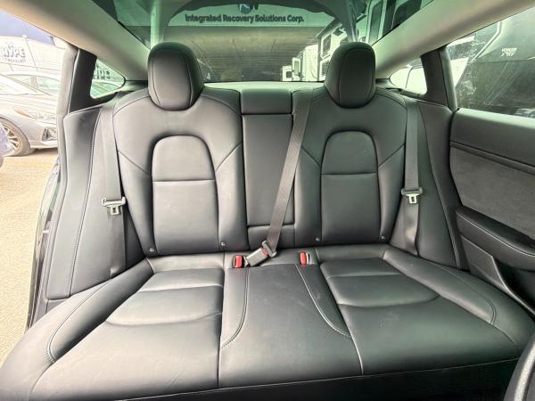 2022 Tesla Model 3 - Image 11
