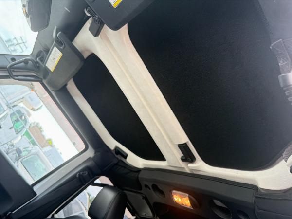 2018 Jeep Wrangler Unlimited Sahara - Image 17