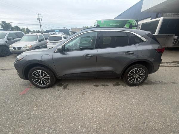2024 Ford Escape Plug-in Hybrid - Image 3