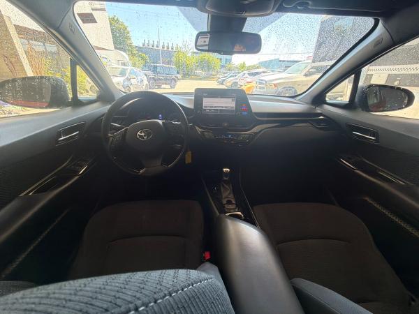 2019 Toyota C-HR LE - Image 10