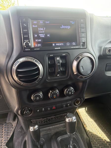 2018 Jeep Wrangler Unlimited Sahara - Image 12