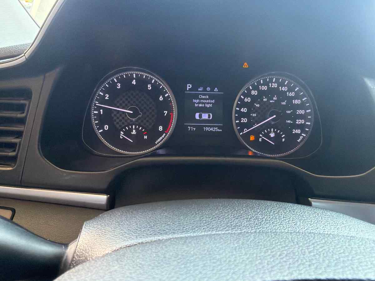 2020 Hyundai Elantra Limited - Image 10