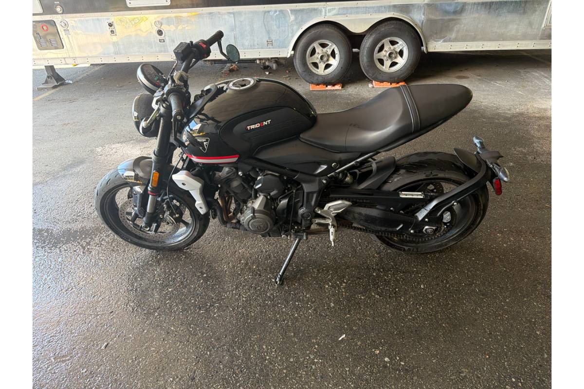 2023 Triumph Trident - Image 3