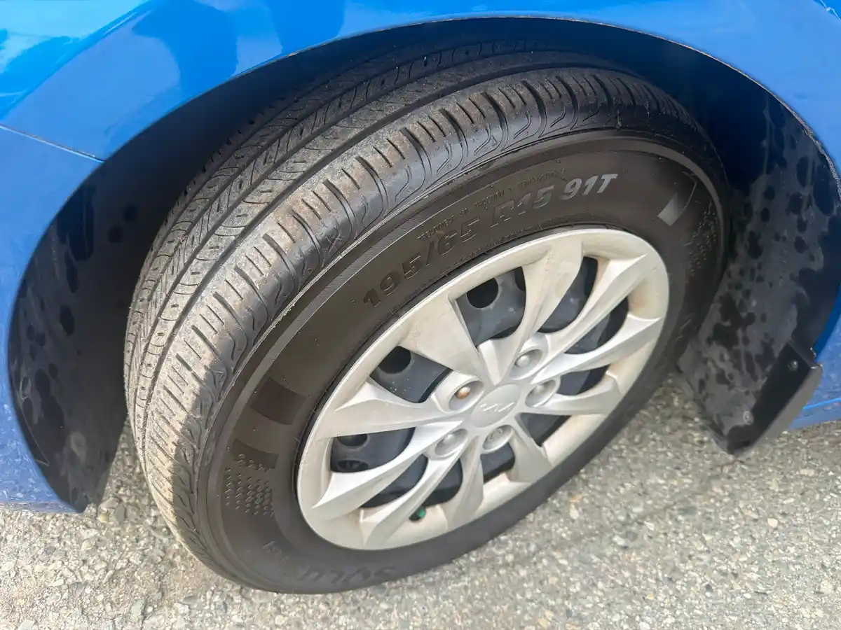2023 Kia Forte LX - Image 24