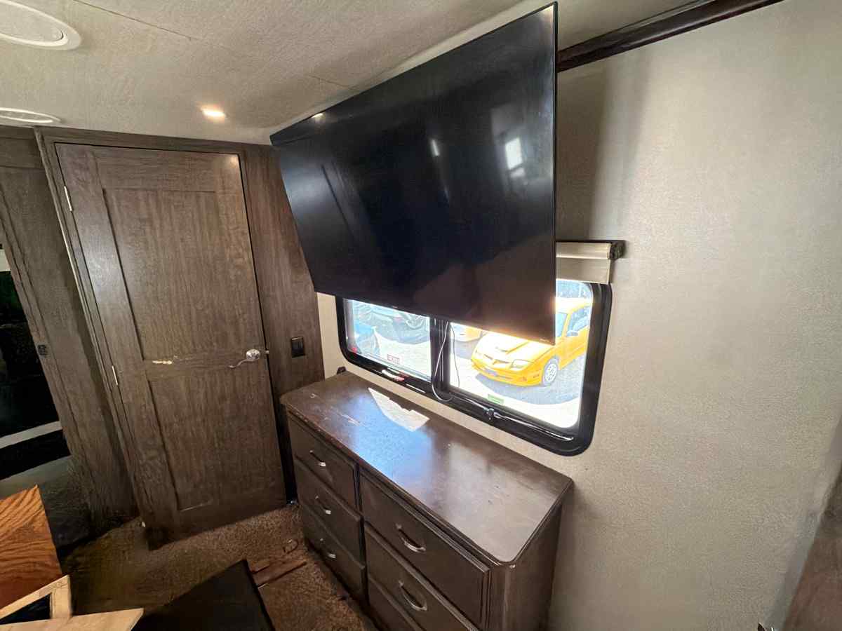 2018 Grand Design Solitude ST375RES - Image 31