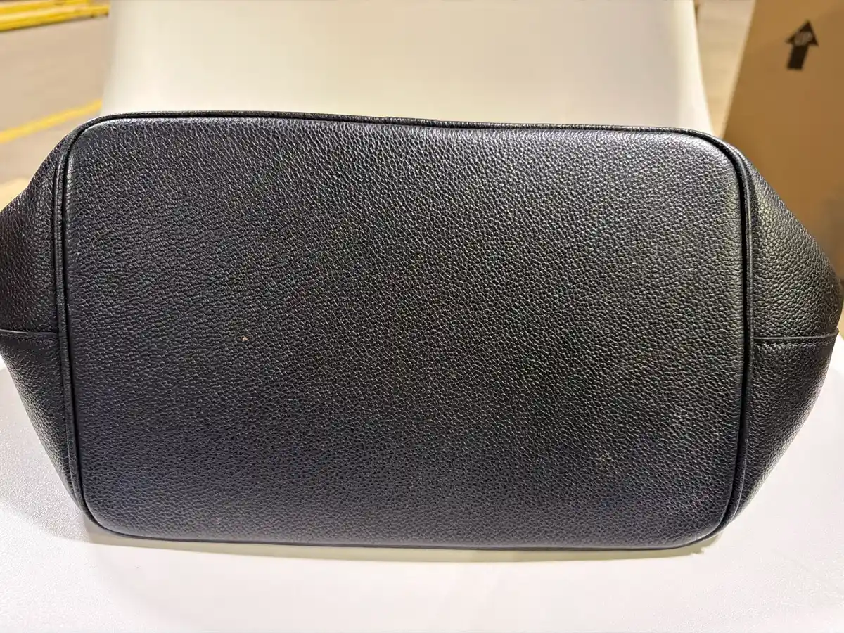 Louis Vuitton NéoNoé Shoulder Bag - Image 8