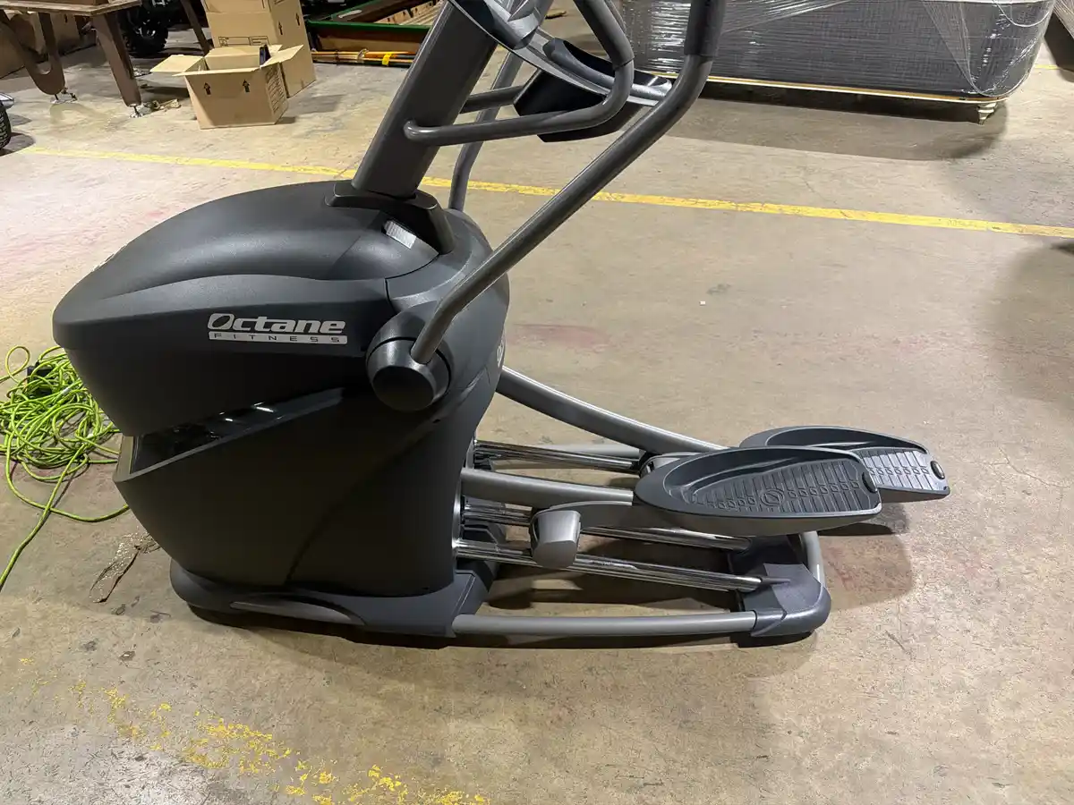 Octane Q35x Elliptical, Base and Console - Image 7