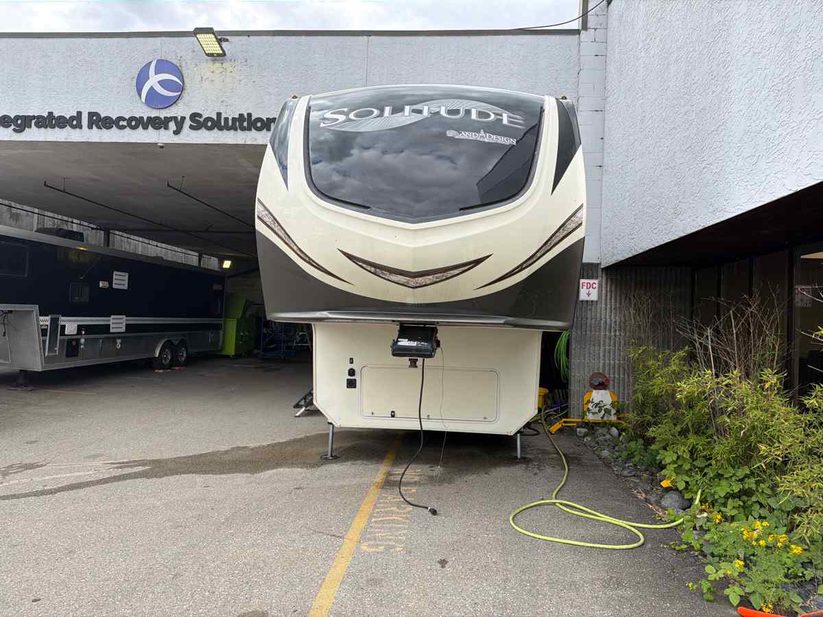 2018 Grand Design Solitude ST375RES - Image 3
