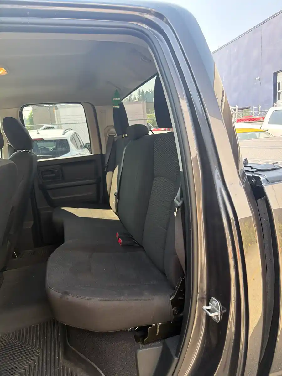 2019 Dodge RAM 1500 Classic Express - Image 12