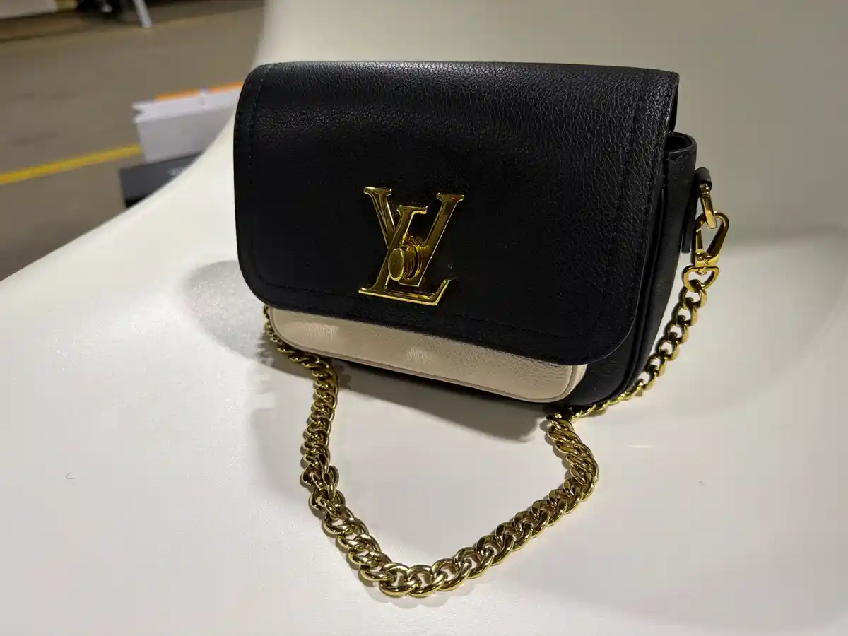 Louis Vuitton Grained Calfskin Lockme Tender Handbag - Image 2