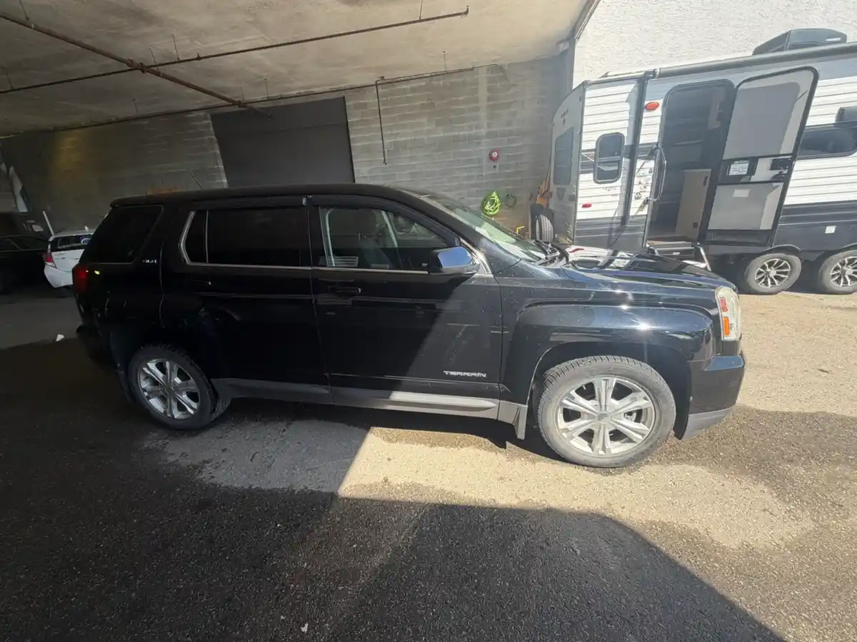 2017 GMC Terrain  SLE AWD - Image 7