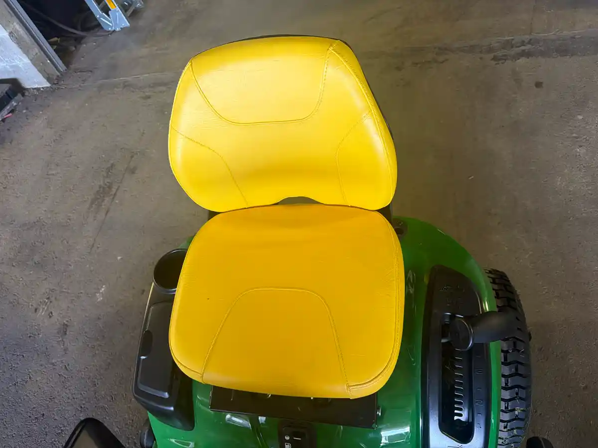 John Deere Ride On Mower S140 - Image 12