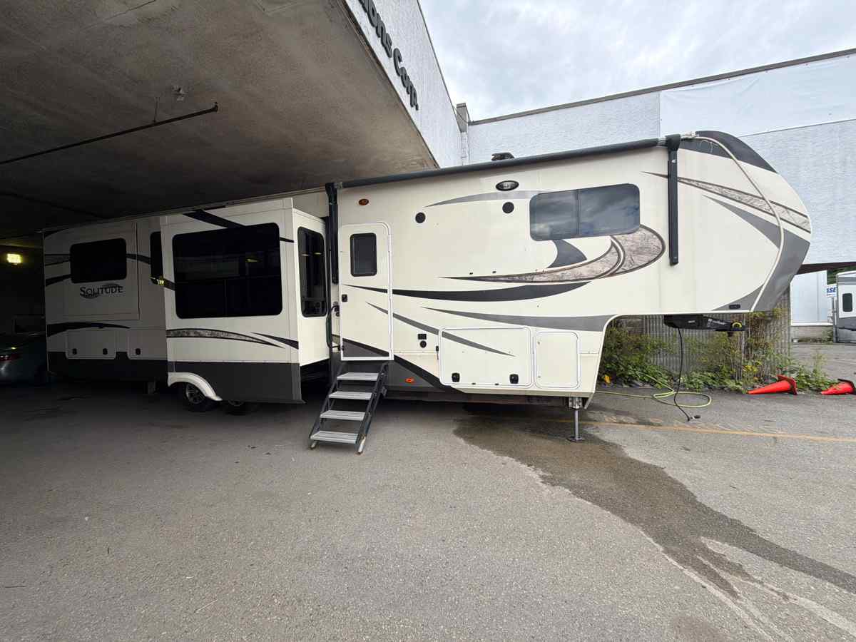 2018 Grand Design Solitude ST375RES - Image 6