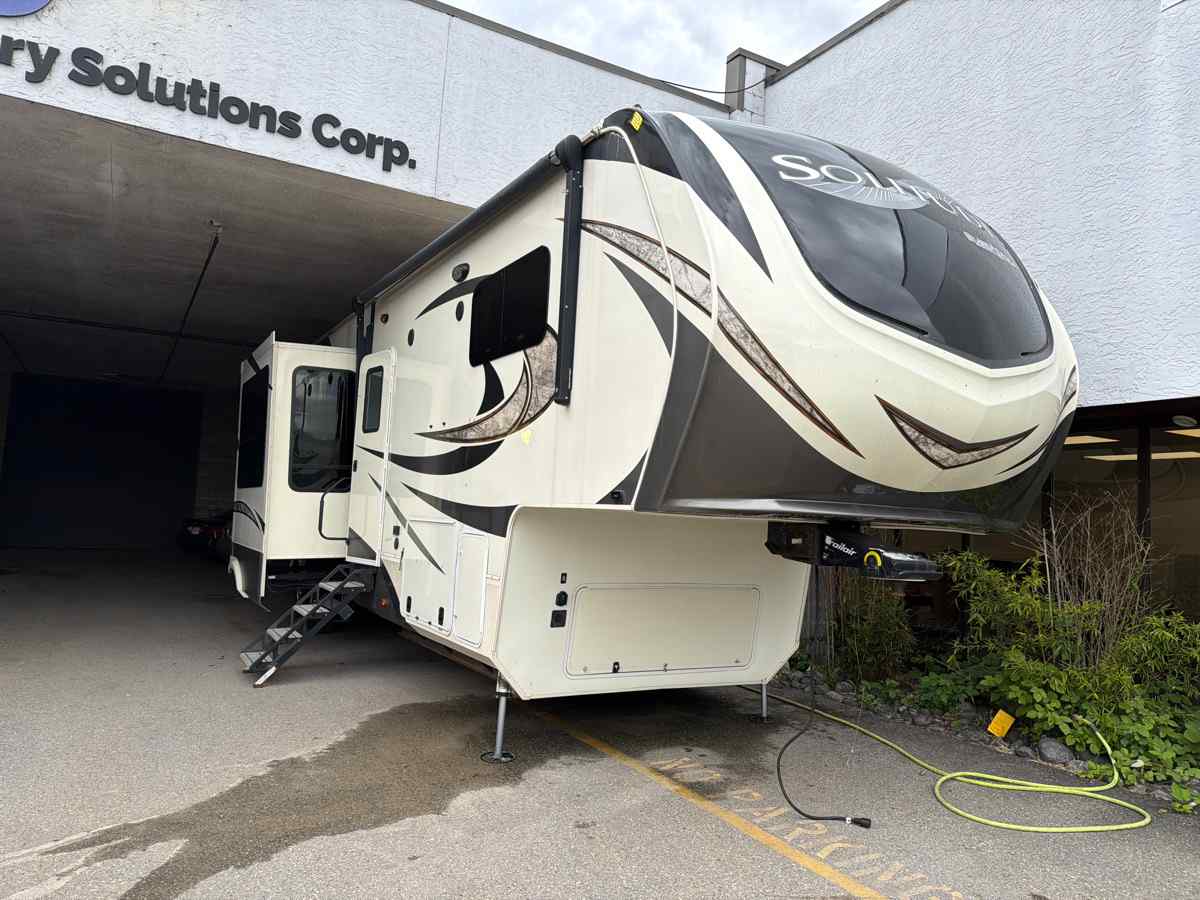 2018 Grand Design Solitude ST375RES - Image 7