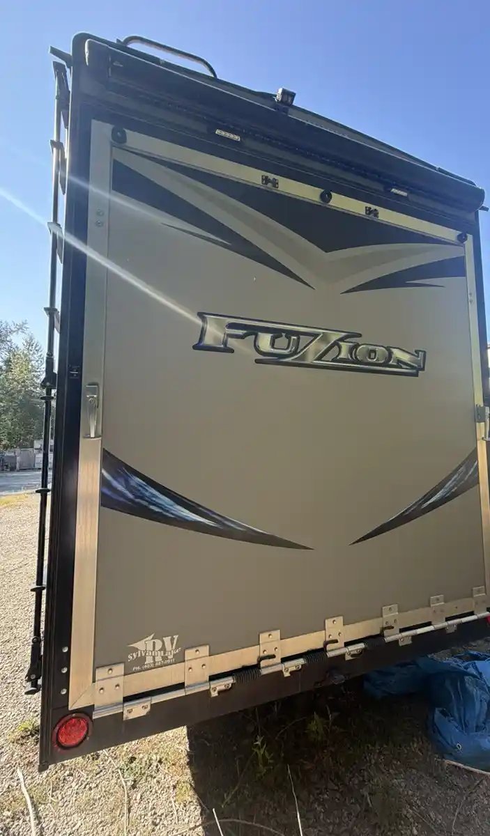 2017 Keystone Fuzion 325 - Image 4
