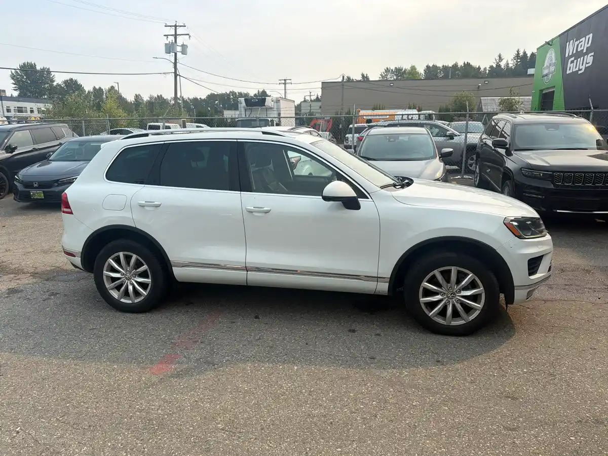 2016 Volkswagen Touareg - Image 5