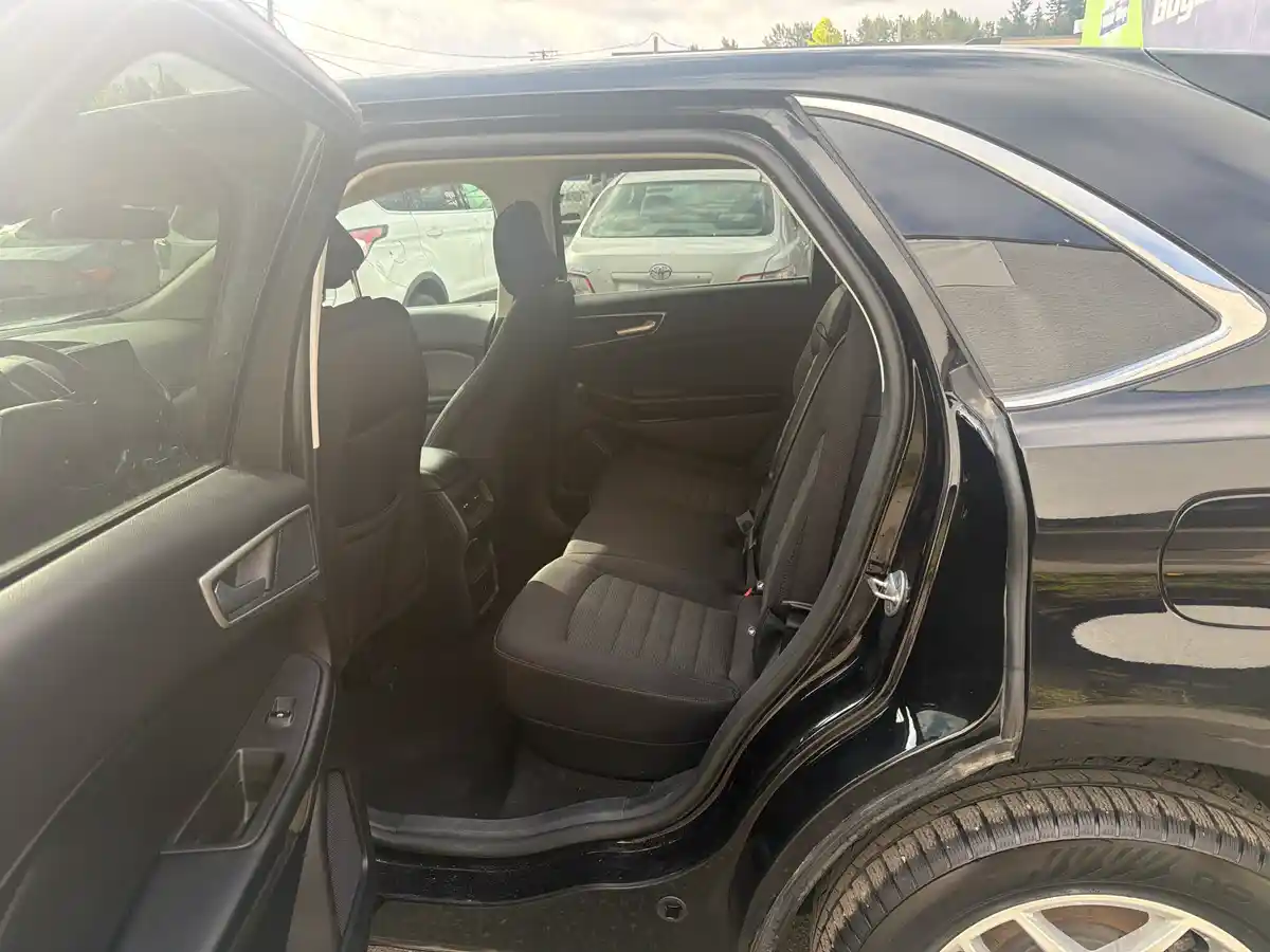 2024 Ford Edge SEL - Image 12