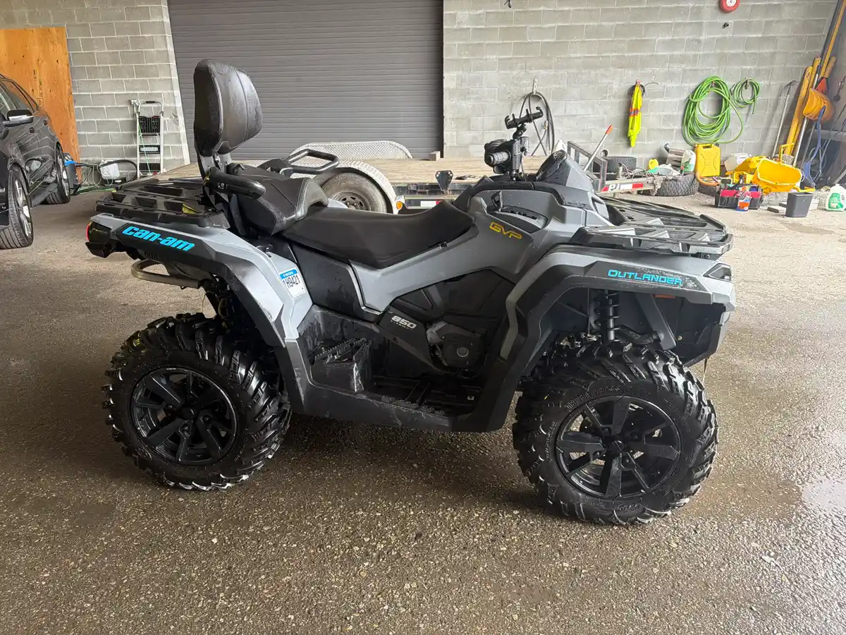 2023 Can-Am Outlander MAX 850 - Image 5