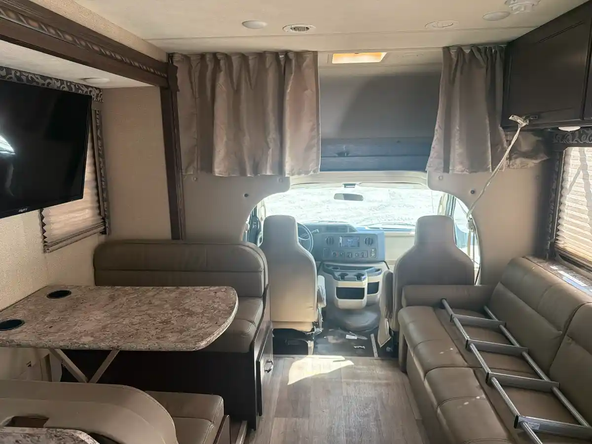 2018 Thor Motor Coach Four Winds 29G - Image 17