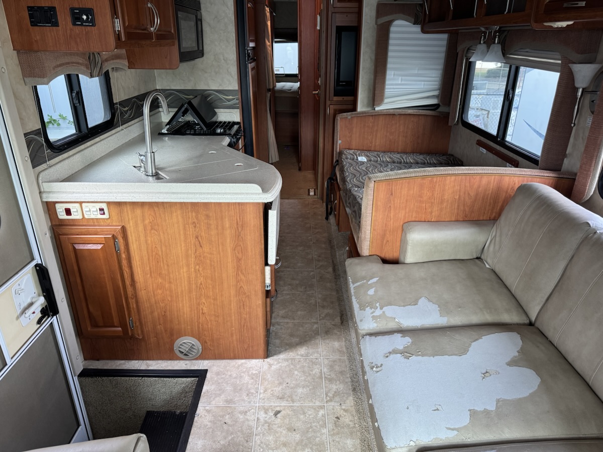 2010 Holiday Rambler Admiral 34 SBD - Image 11