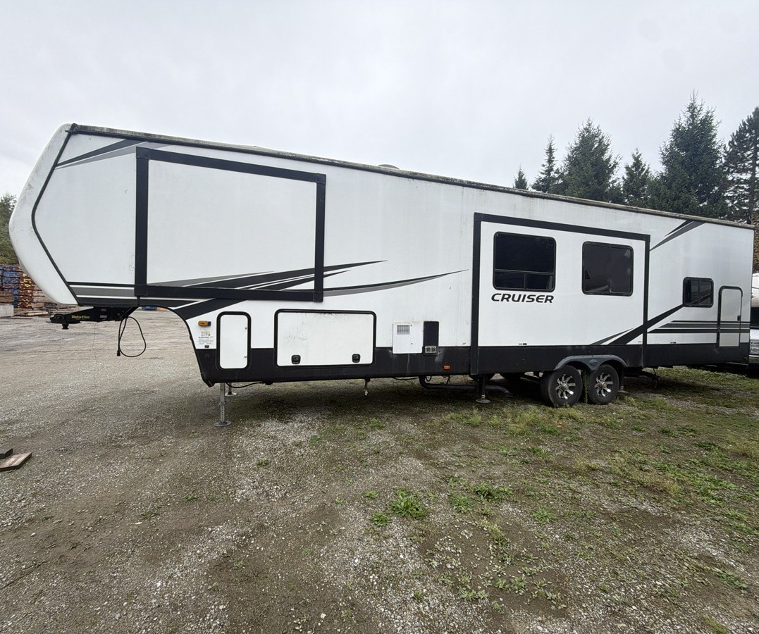 2021 CrossRoads Cruiser 3851BL - Image 2