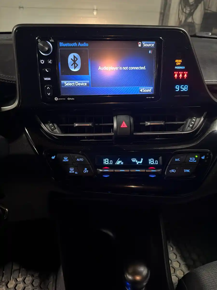 2018 Toyota C-HR - Image 10