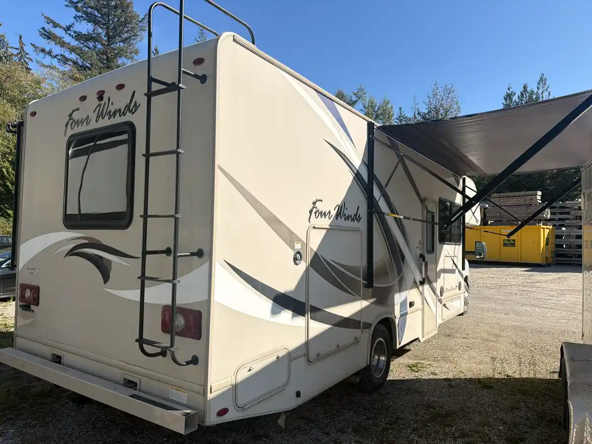 2018 Thor Motor Coach Four Winds 29G - Image 3