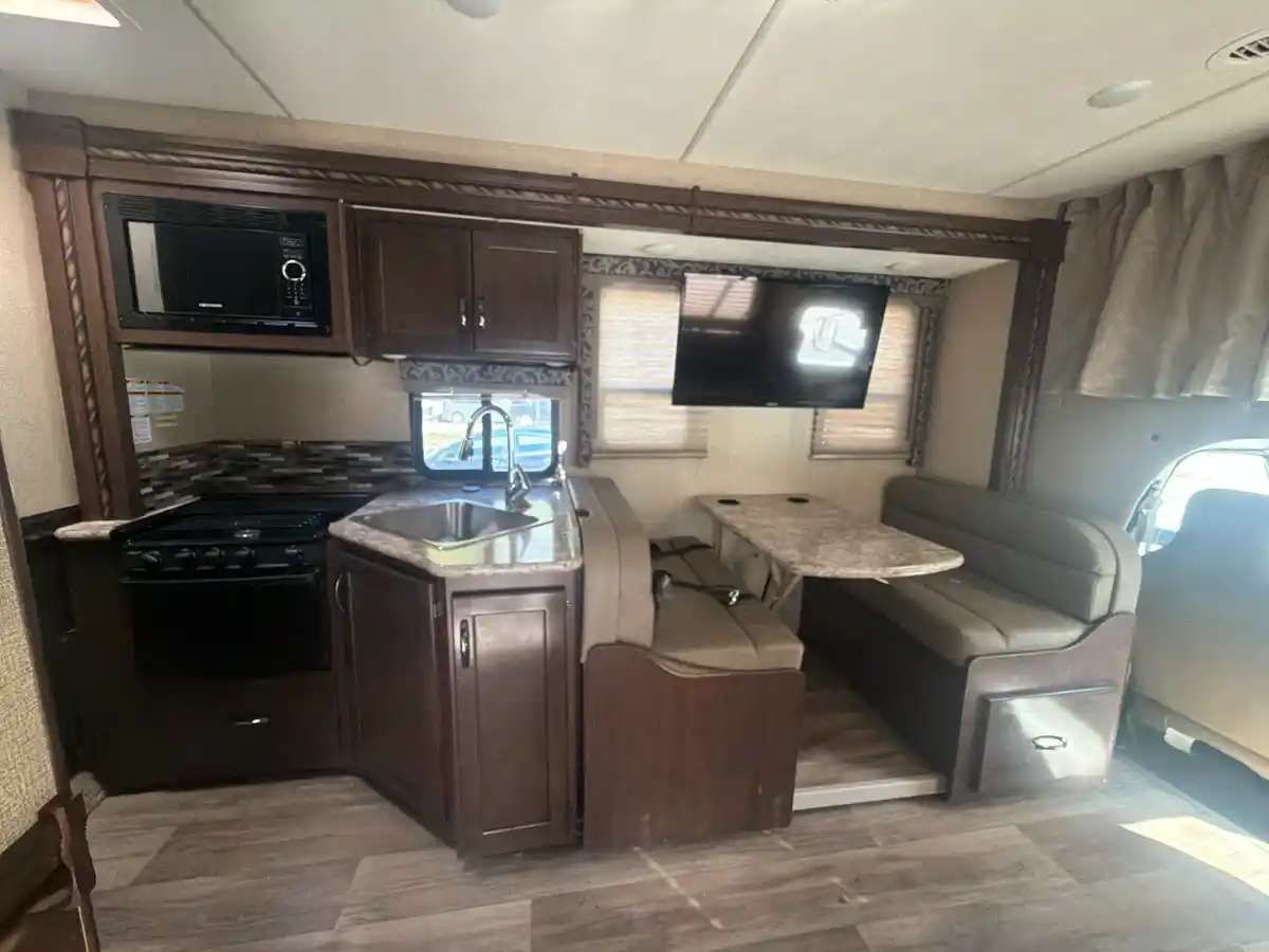 2018 Thor Motor Coach Four Winds 29G - Image 7