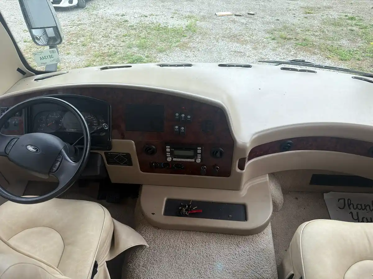 2010 Holiday Rambler Admiral 34 SBD - Image 9