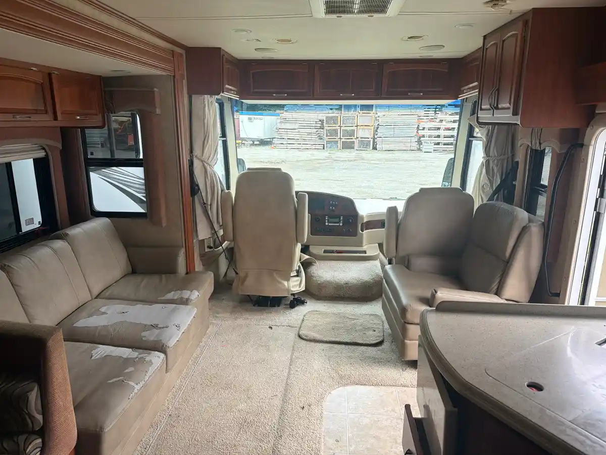 2010 Holiday Rambler Admiral 34 SBD - Image 8